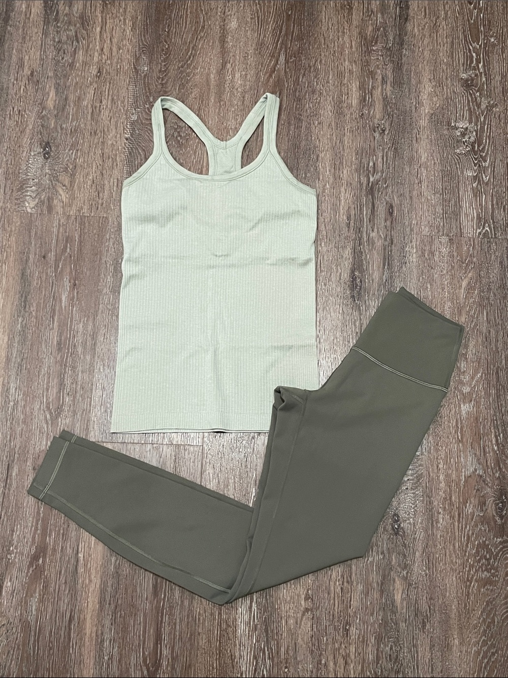 EUC Lululemon Matching Set. Size 6